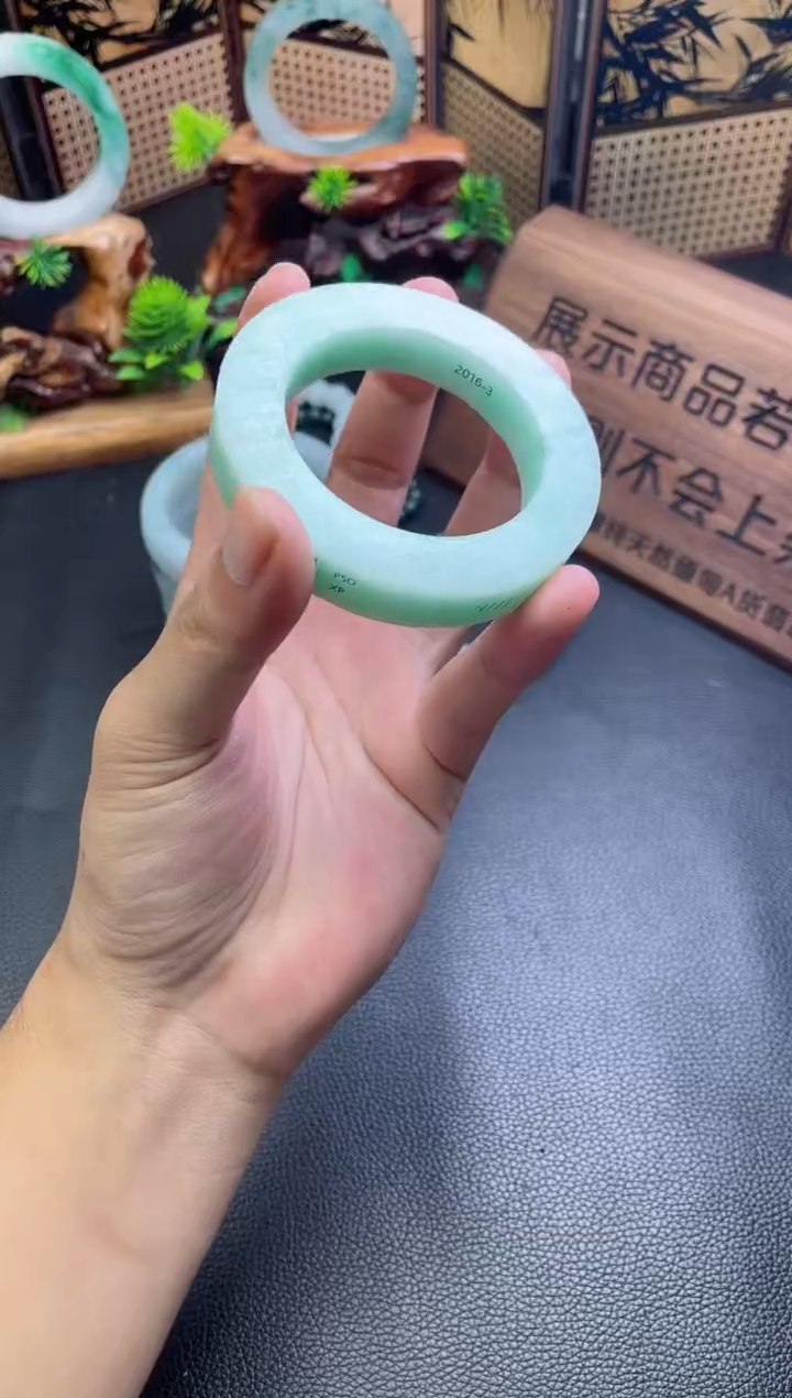 定制翡翠手镯未镶嵌手镯