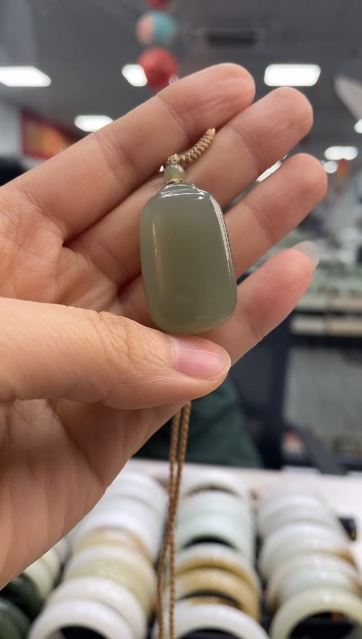颈饰未镶嵌和田玉粉青无事牌吊坠随机发一件