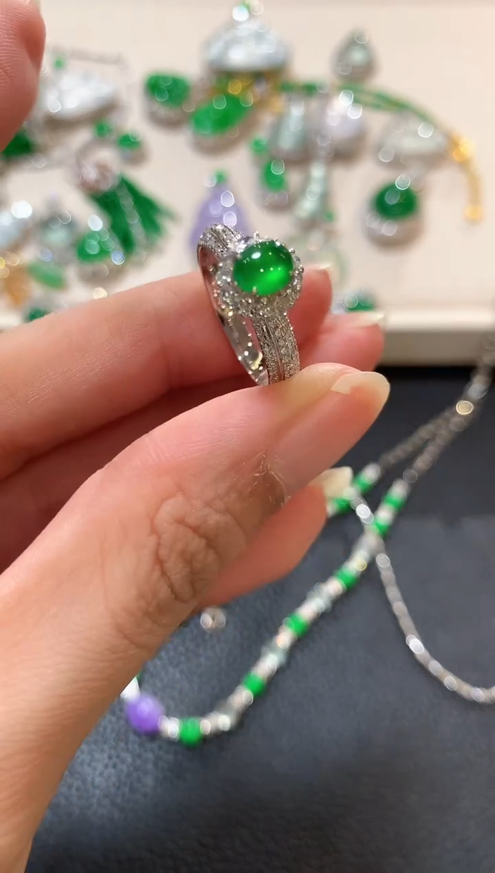 18K金镶嵌戒指翡翠m112  