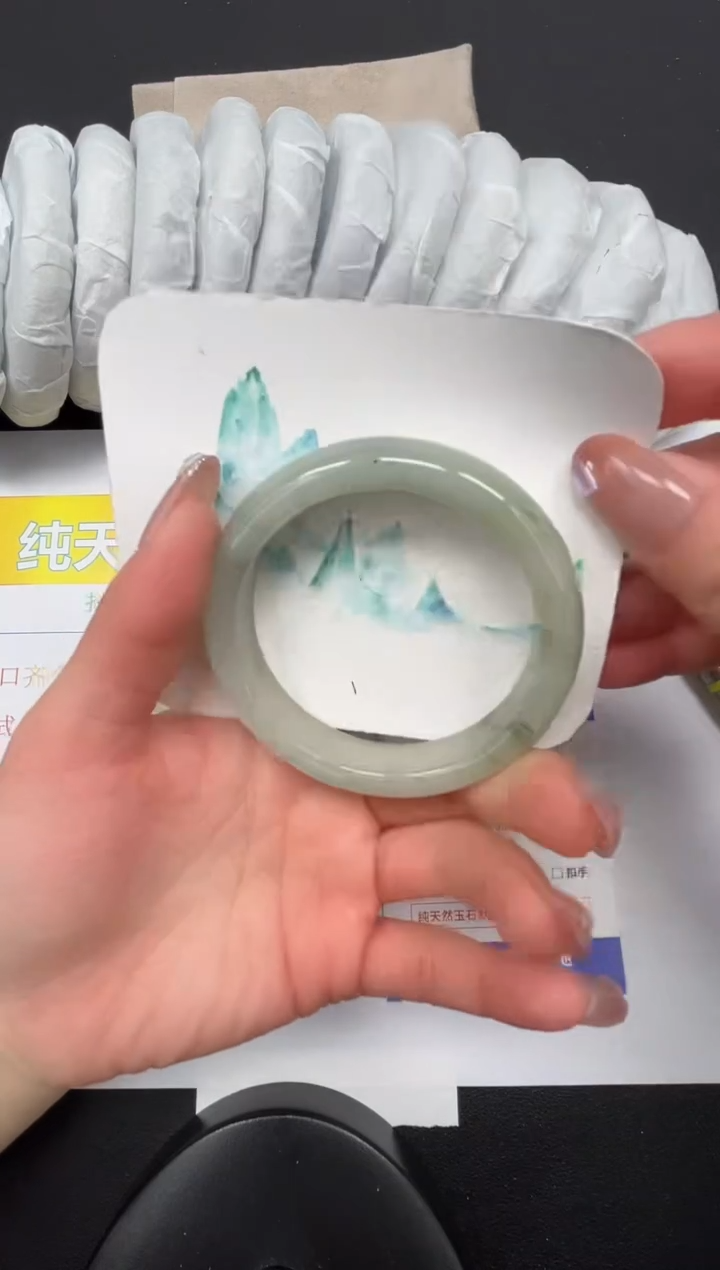 【闪购商品】石英质玉手镯未镶嵌24-55.6