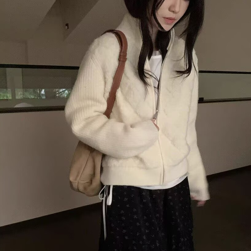 K2371 摩根雪夜/立领拉链拼接针织短款外套