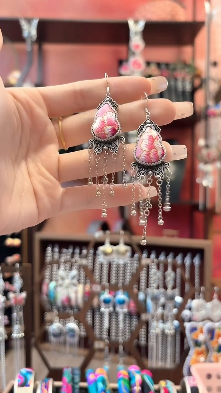 织绣云织谣民族风精美饰品  388