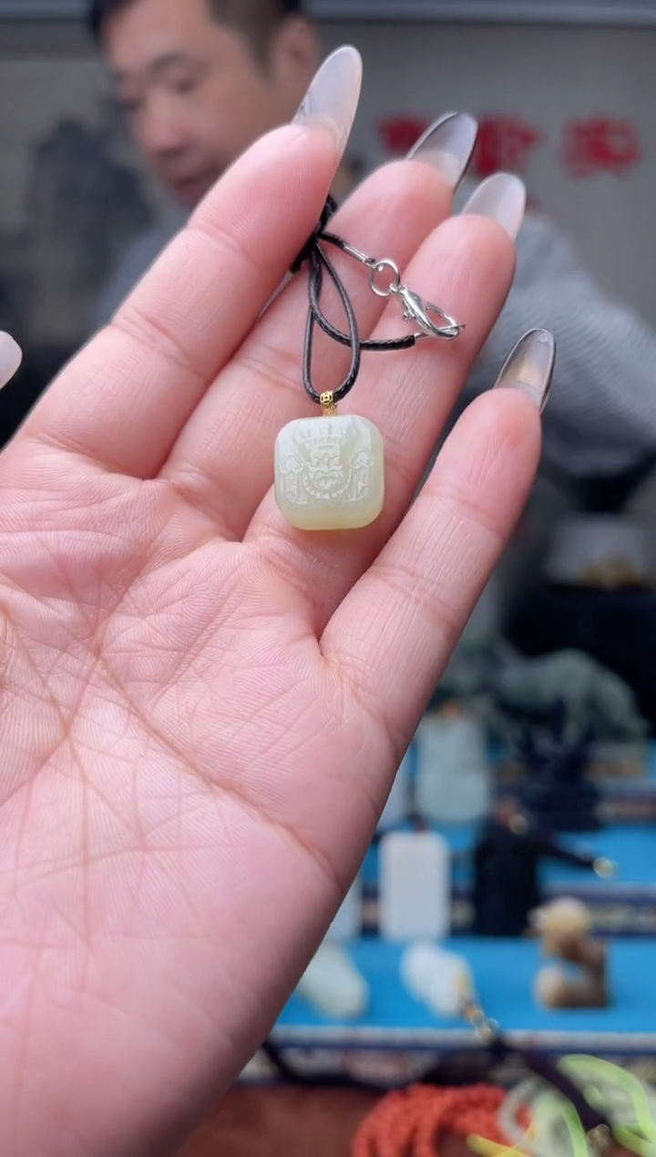 【闪购商品】和田玉挂件18K金镶嵌1