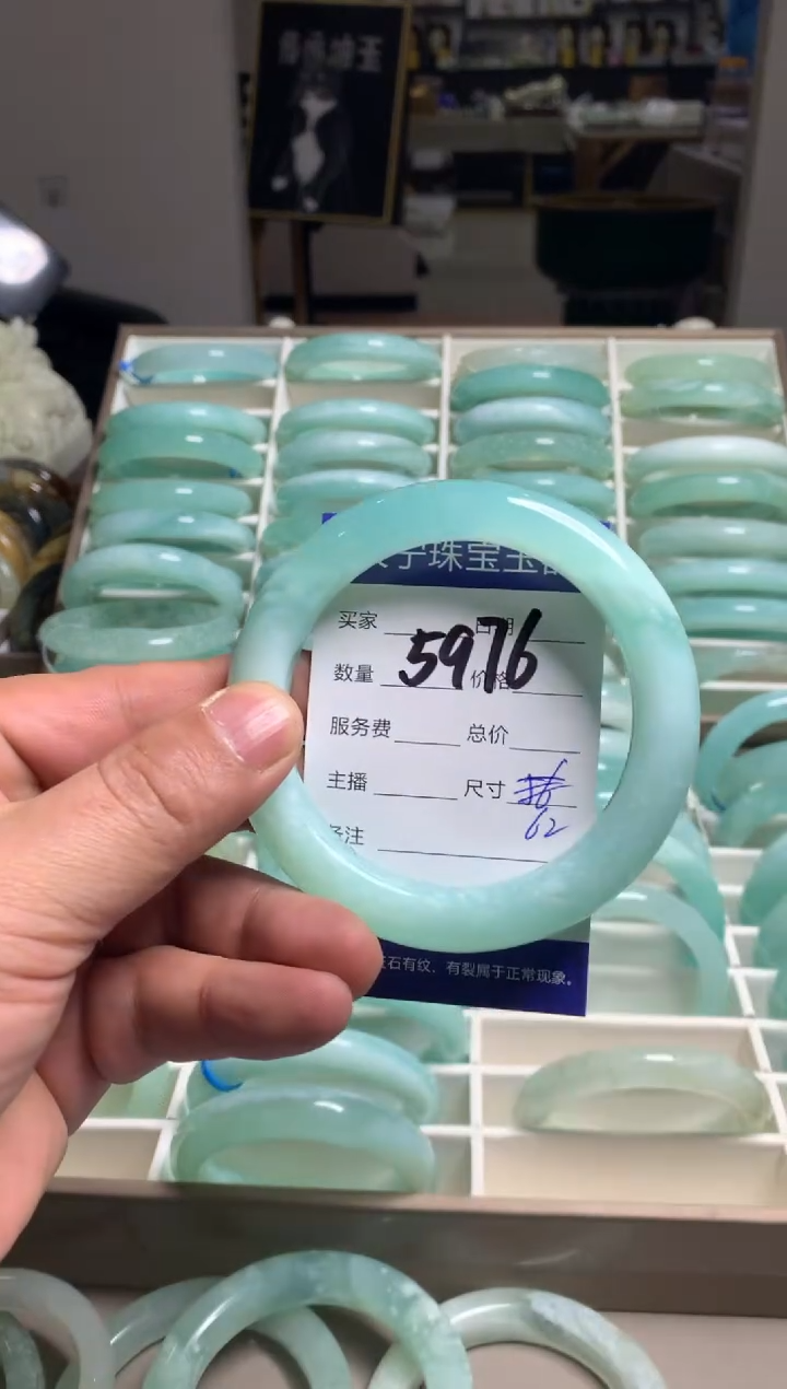 【闪购商品】蛇纹石玉手镯未镶嵌5976