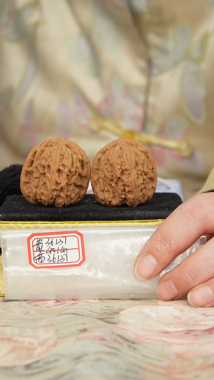 【闪购商品】文玩核桃把件赵喜满南将石