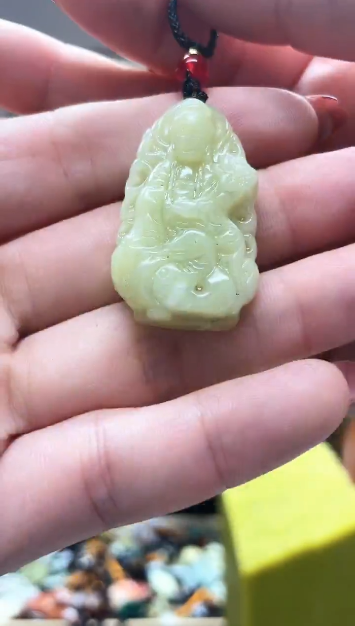 未镶嵌岫玉吊坠`