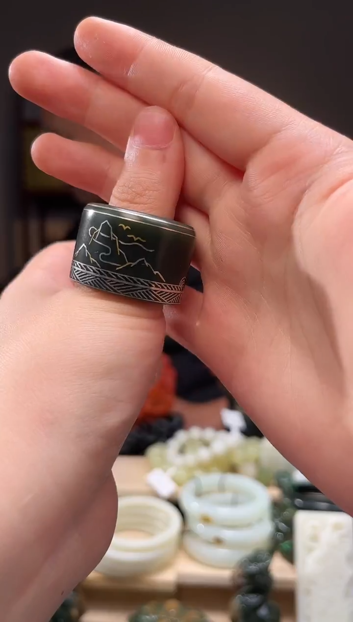 颈饰未镶嵌和田玉m**g扳指