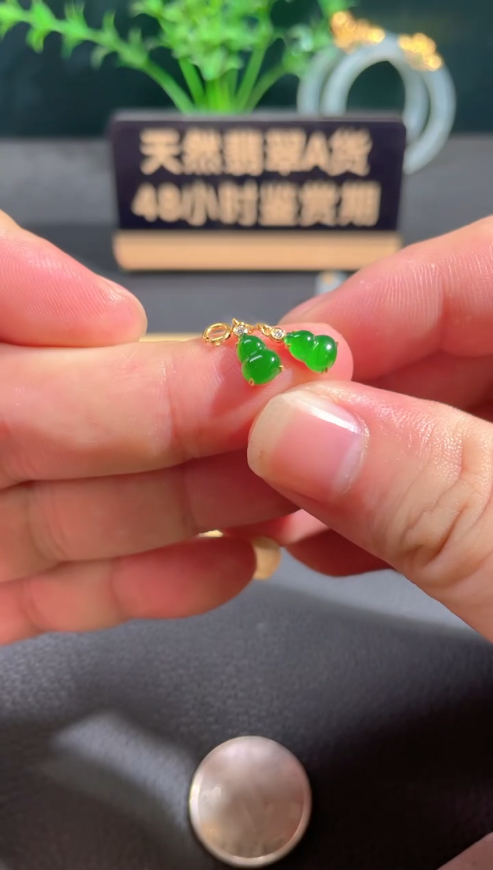 翡翠18K金镶嵌颈饰翡翠