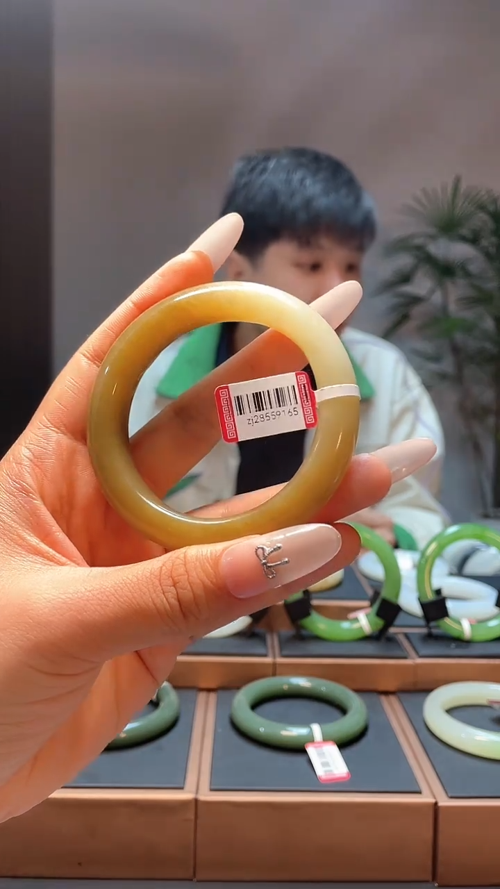 【闪购商品】和田玉手镯未镶嵌56黄金糖28559165