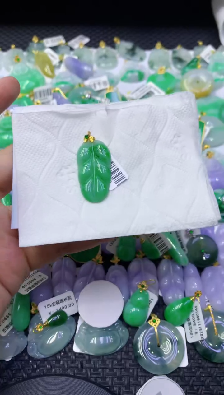 颈饰18K金镶嵌翡翠天然缅甸翡翠A货