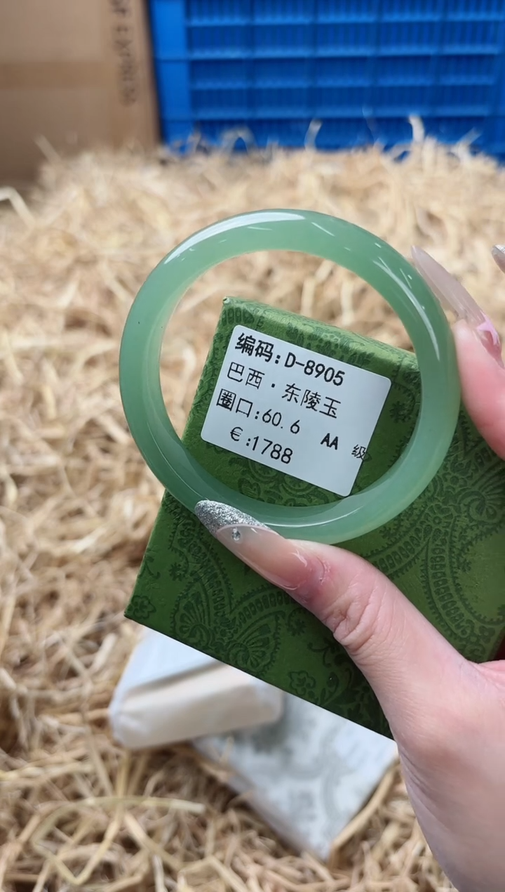 未镶嵌手镯石英质玉D-8905