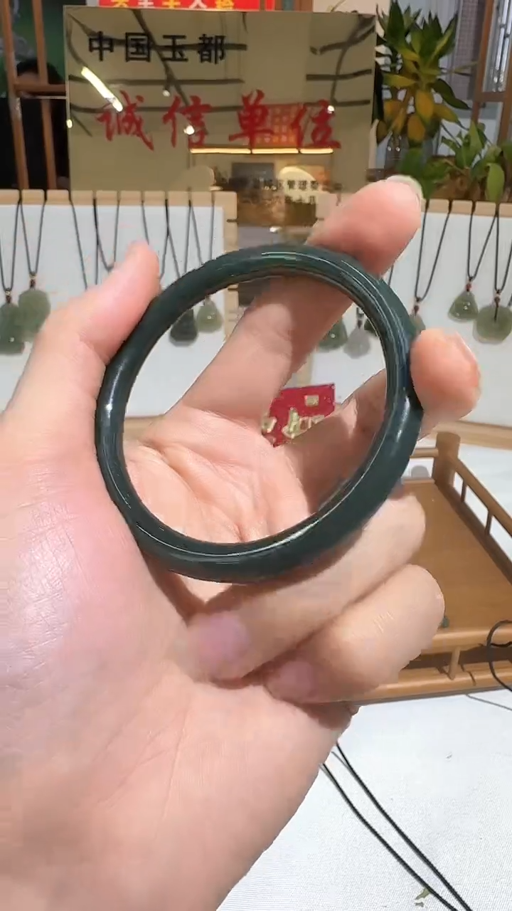 【闪购商品】和田玉手镯未镶嵌60mm