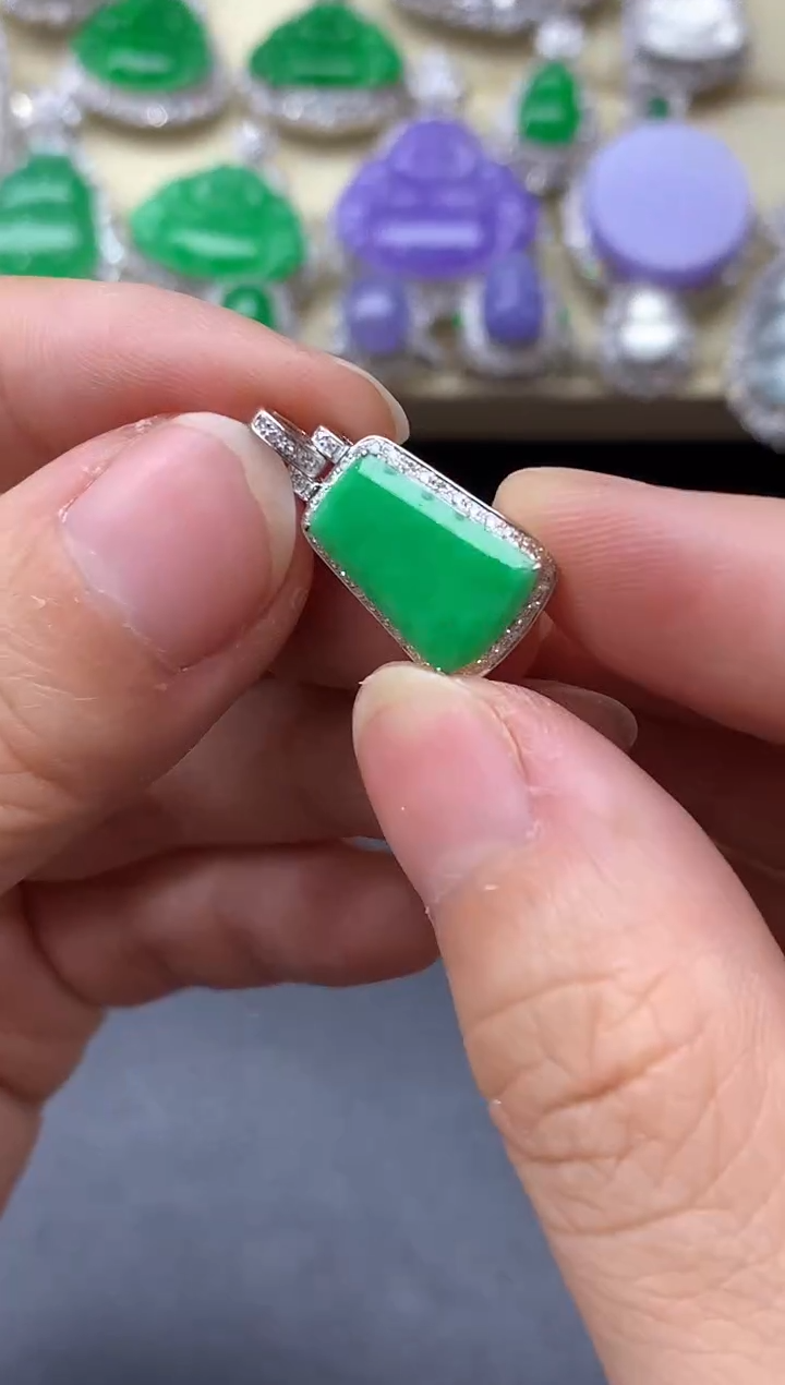 颈饰18K金镶嵌翡翠425-中国好珍宝