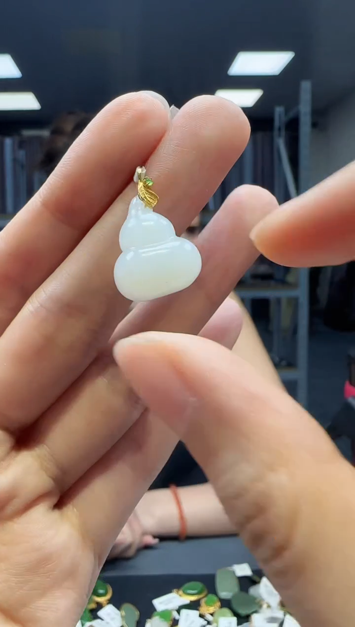 和田玉18K金镶嵌挂件1