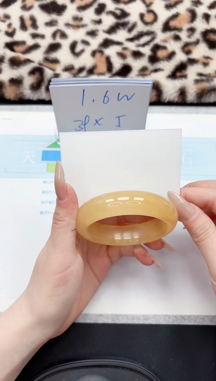 【闪购商品】石英质玉手镯未镶嵌135-57