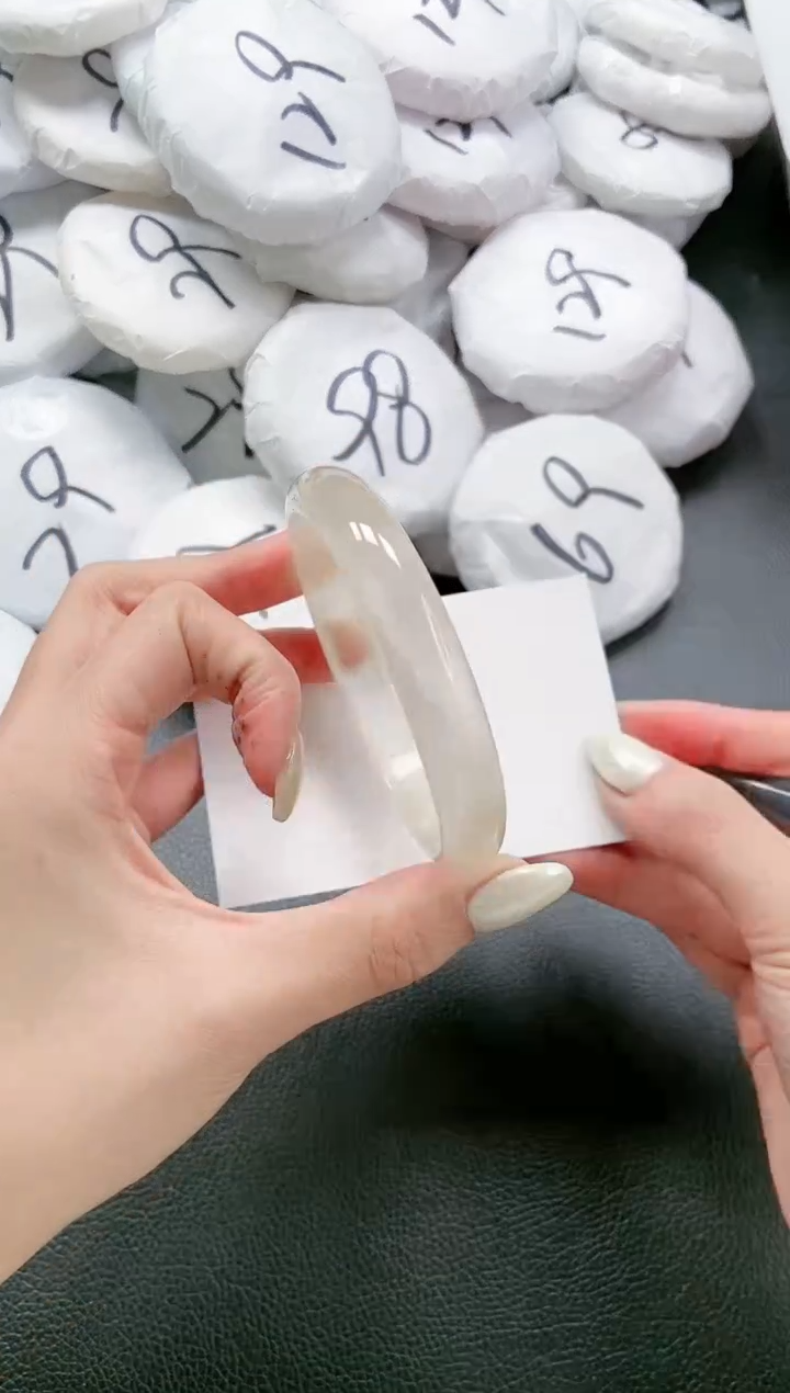 【闪购商品】石英质玉手镯未镶嵌 22L223-62