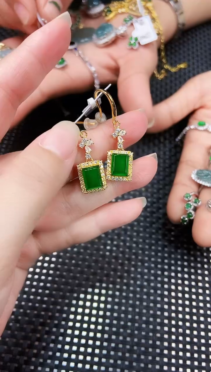 【闪购商品】翡翠耳饰未镶嵌11111111