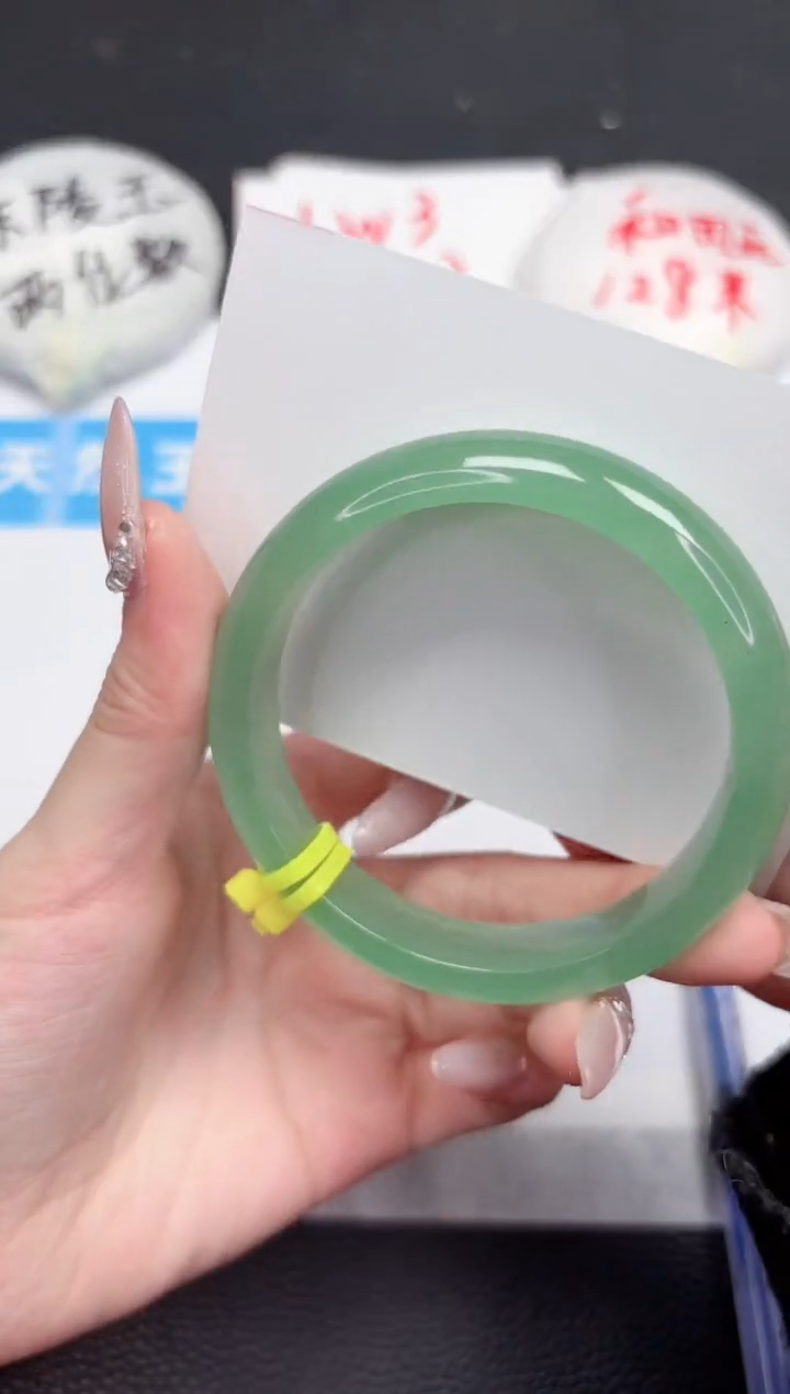 【闪购商品】石英质玉手镯未镶嵌147-56.6