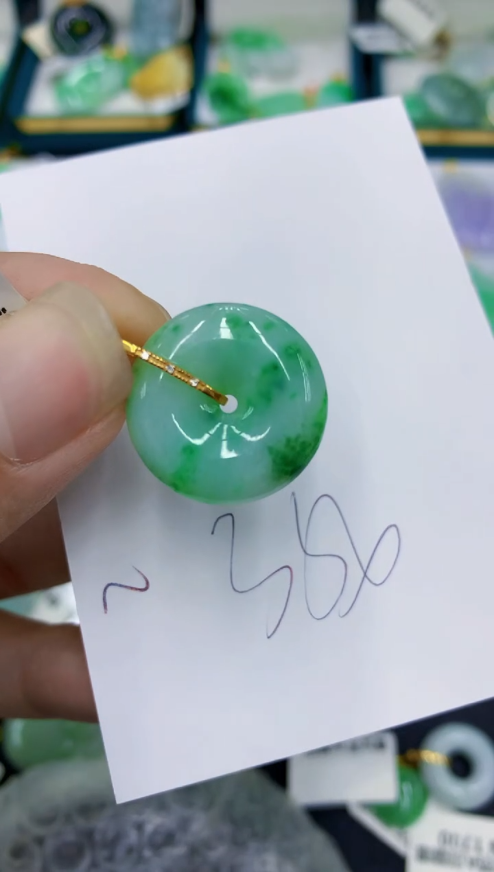 翡翠18K金镶嵌颈饰1111111111
