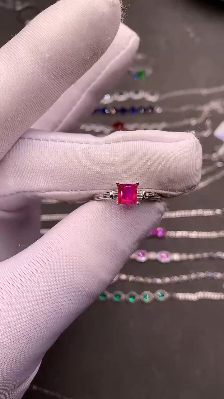 【闪购商品】红宝石戒指银S925镶嵌........