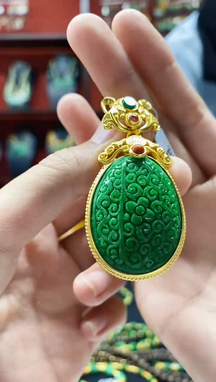 颈饰未镶嵌翡翠吊坠