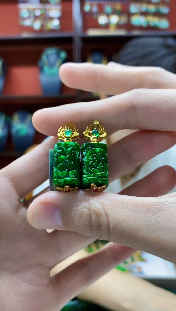 颈饰未镶嵌翡翠玲*?翡翠吊坠套装