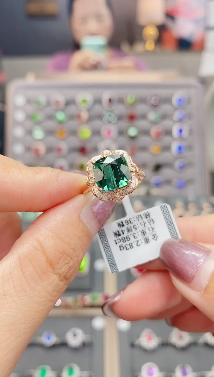 碧玺戒指18K金镶嵌3.98   
