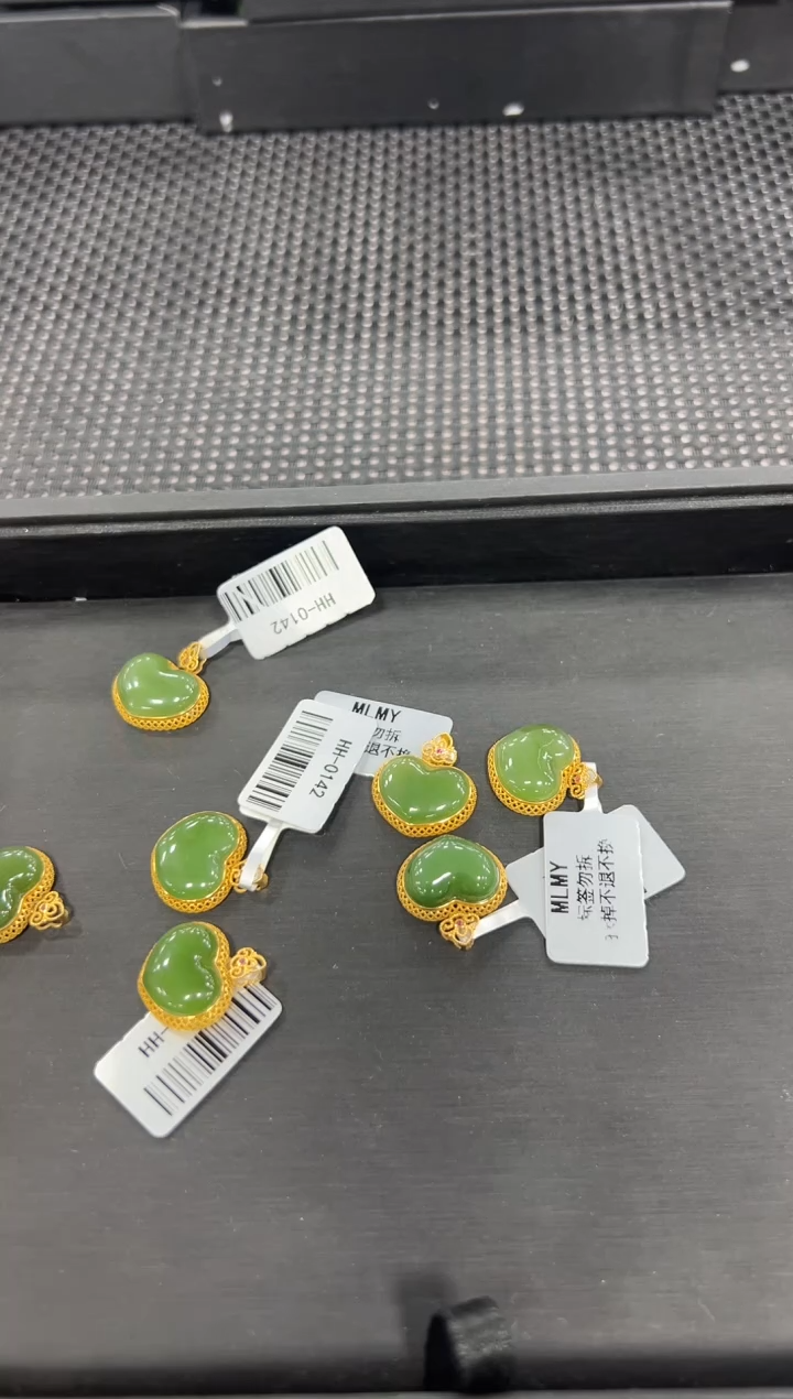 和田玉18K金镶嵌吊坠(不含链)（多样性发一件）0142