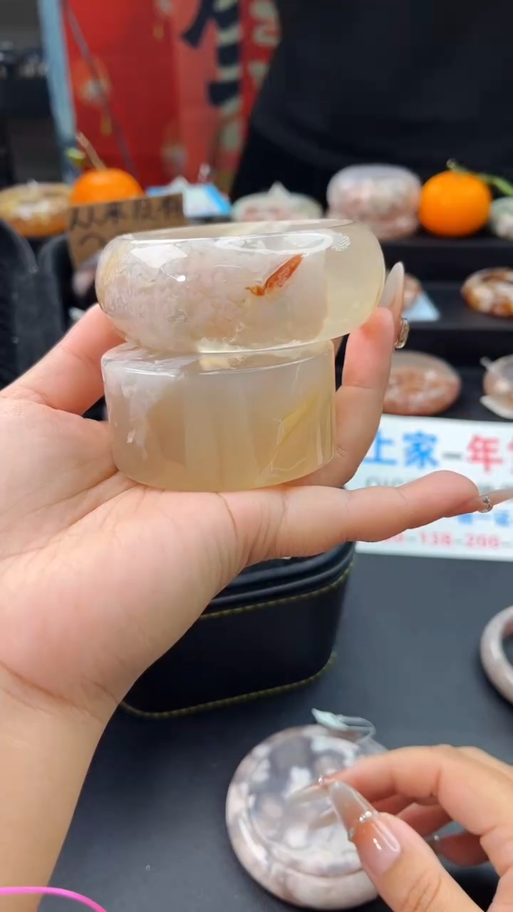 【闪购商品】石英质玉手镯未镶嵌赠送镯心（62圈口）