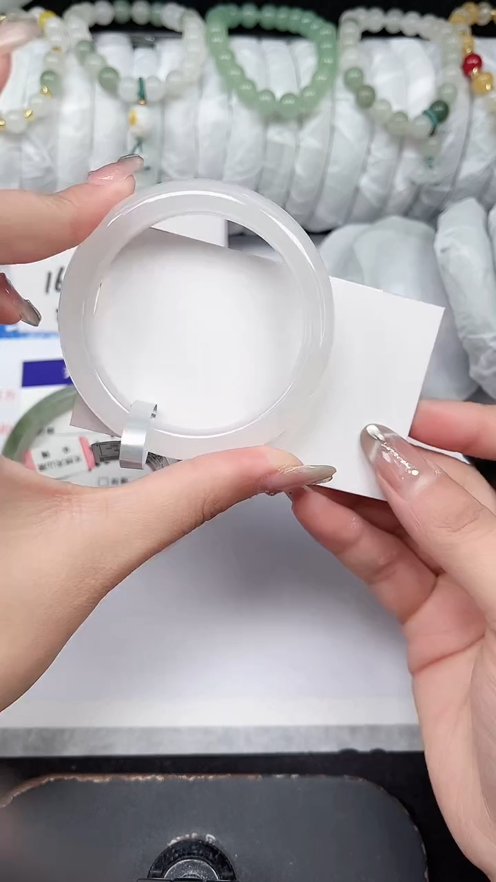 未镶嵌手镯石英质玉68-51/52