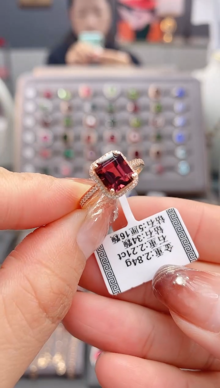 18K金镶嵌戒指碧玺2.21