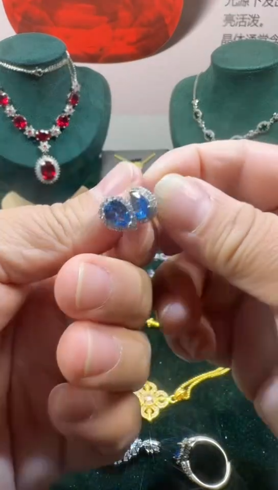 戒指蓝宝石18K金镶嵌0