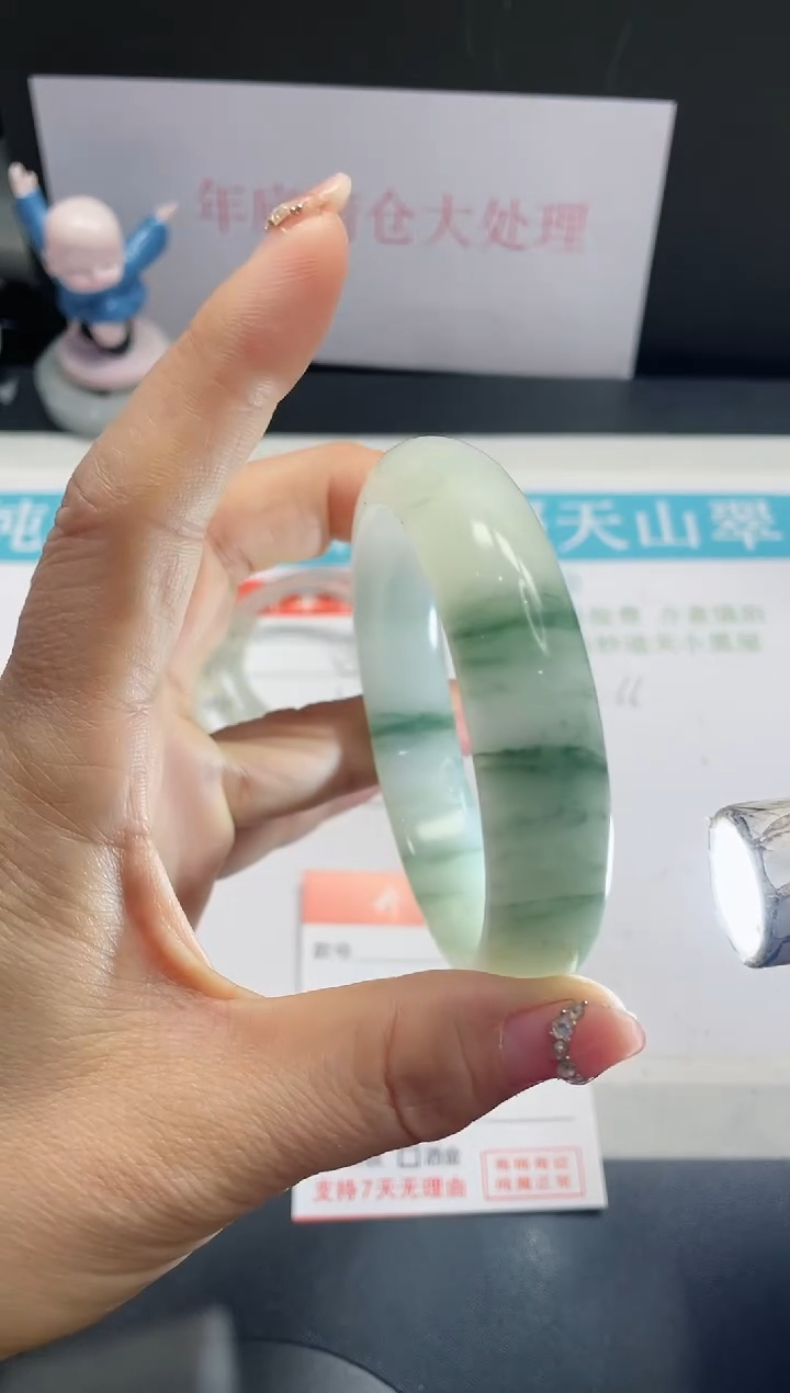 【闪购商品】石英质玉手镯未镶嵌56