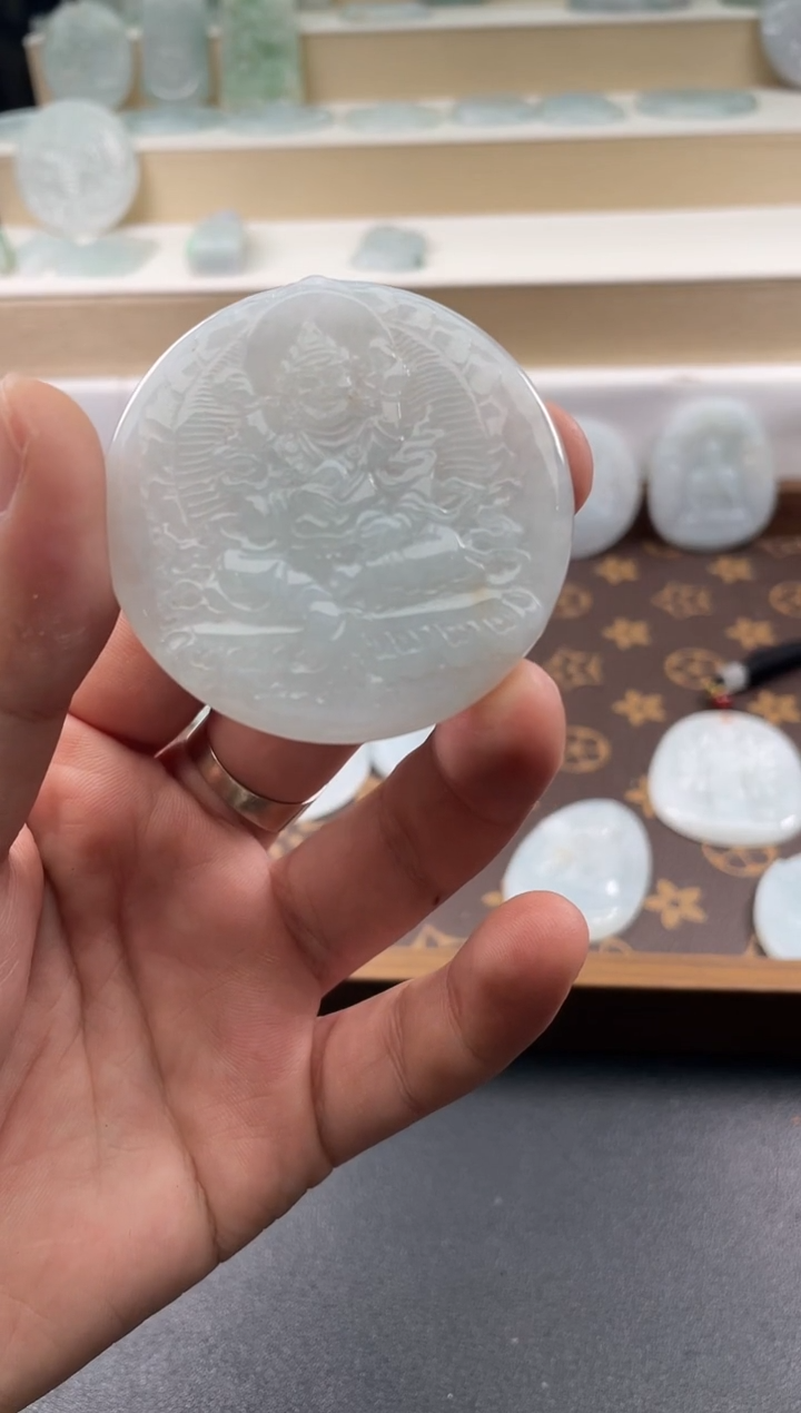 颈饰未镶嵌翡翠正**存....9/27/.204