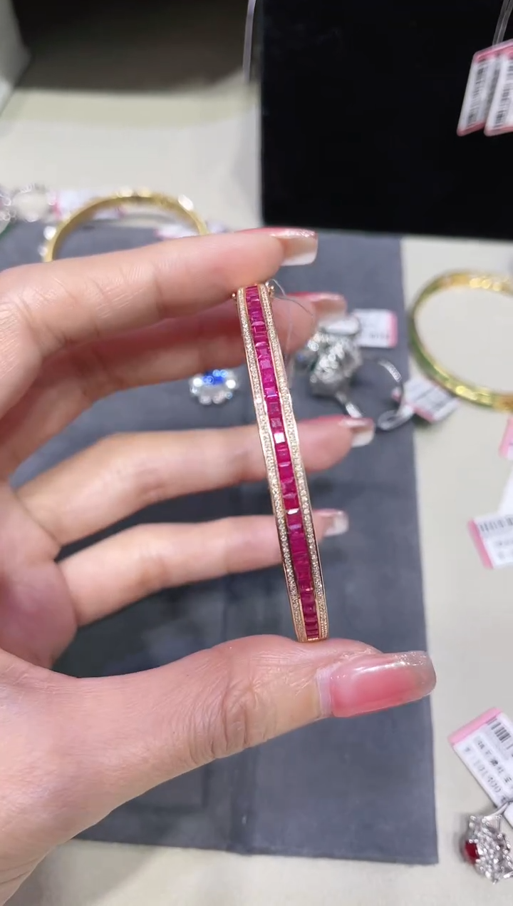 18K金镶嵌天然红宝石手镯 K玫