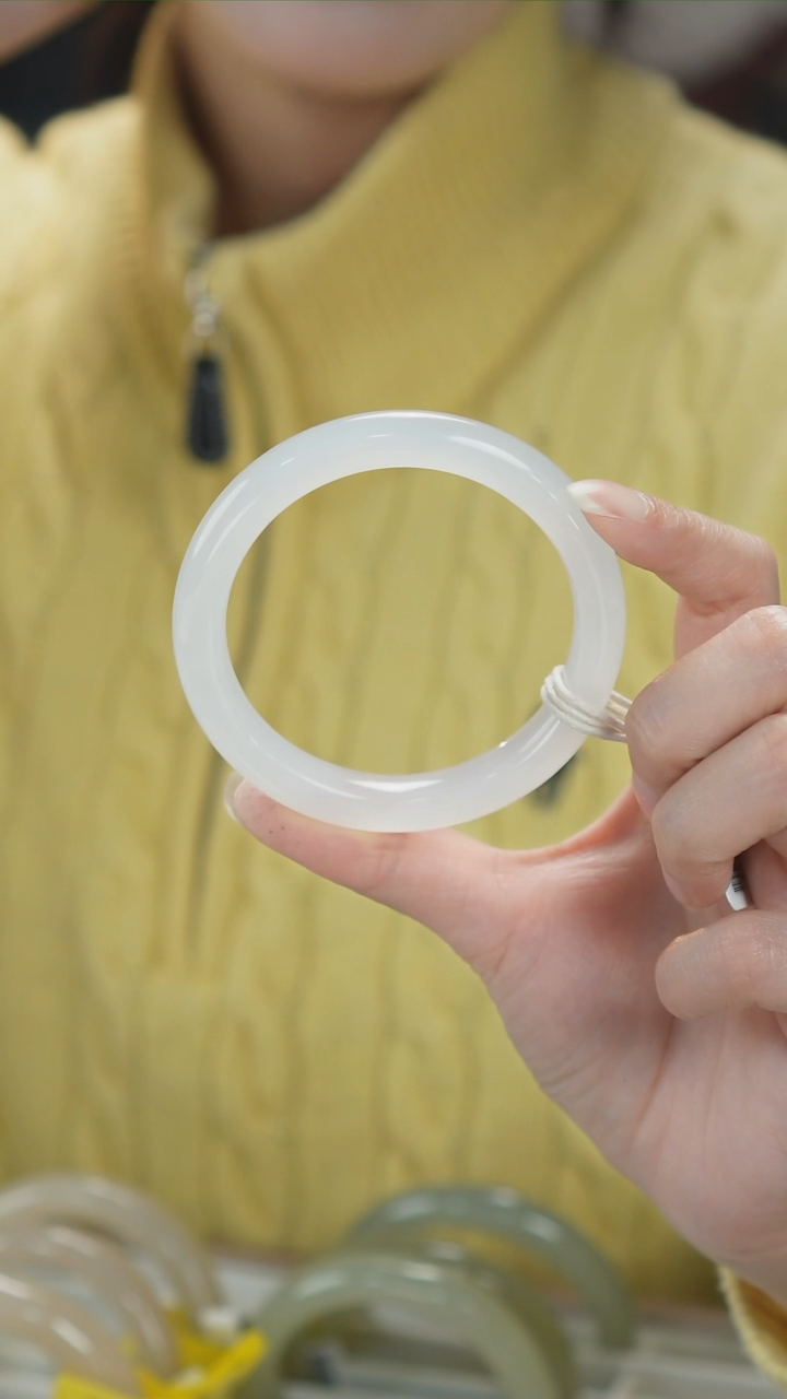 【闪购商品】和田玉手镯未镶嵌80号和田玉手镯拍一发一57