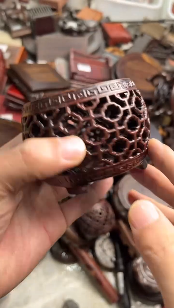 木146红酸枝战鼓底座中号