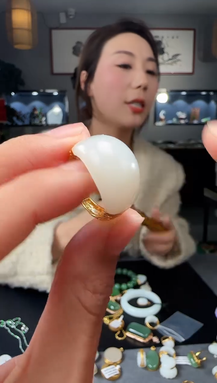 【闪购商品】和田玉戒指18K金镶嵌1