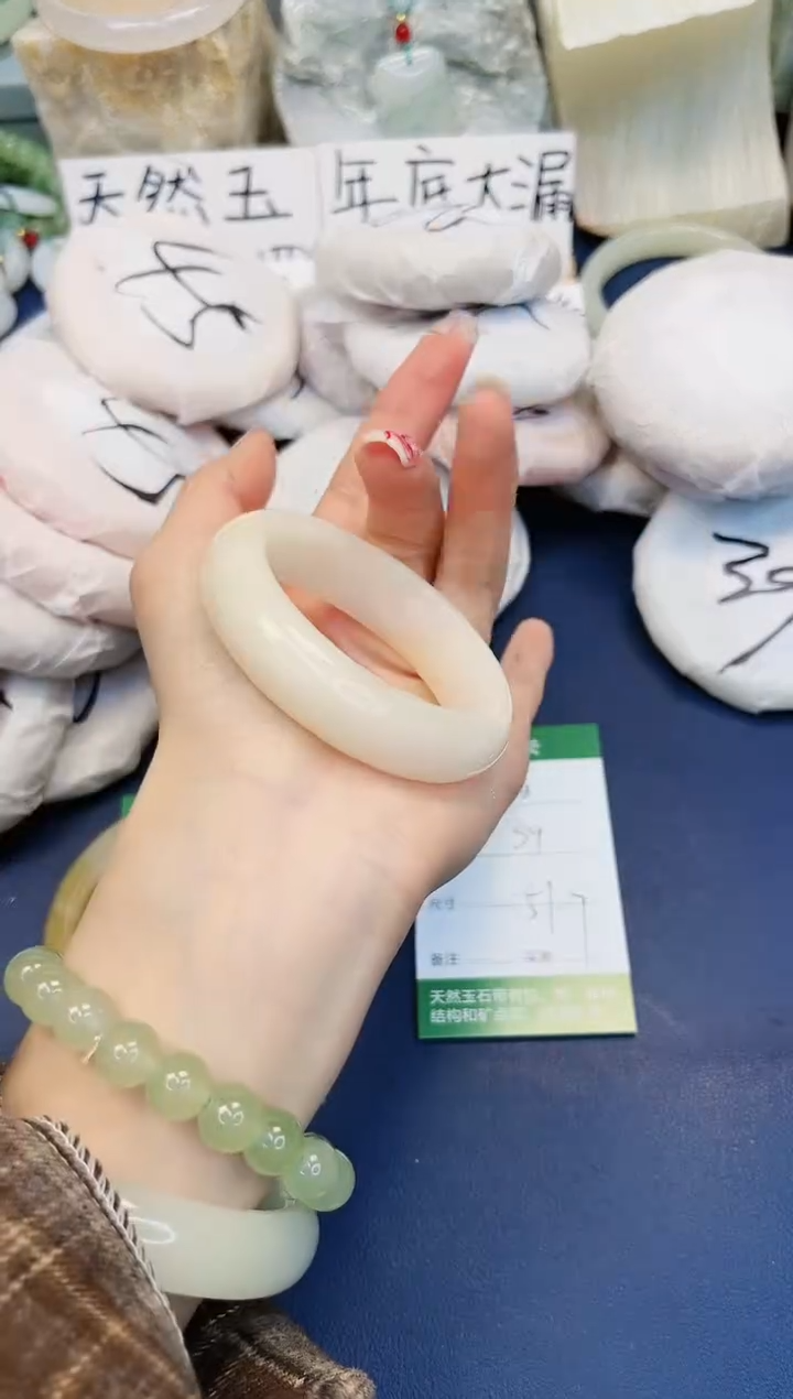 【闪购商品】石英质玉手镯未镶嵌259