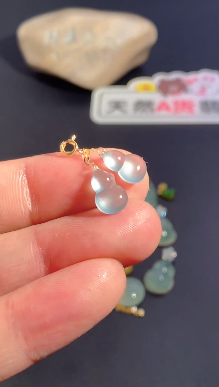 颈饰18K金镶嵌翡翠   