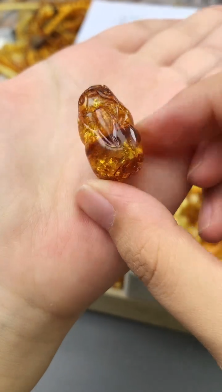 未镶嵌琥珀珠宝奇石216