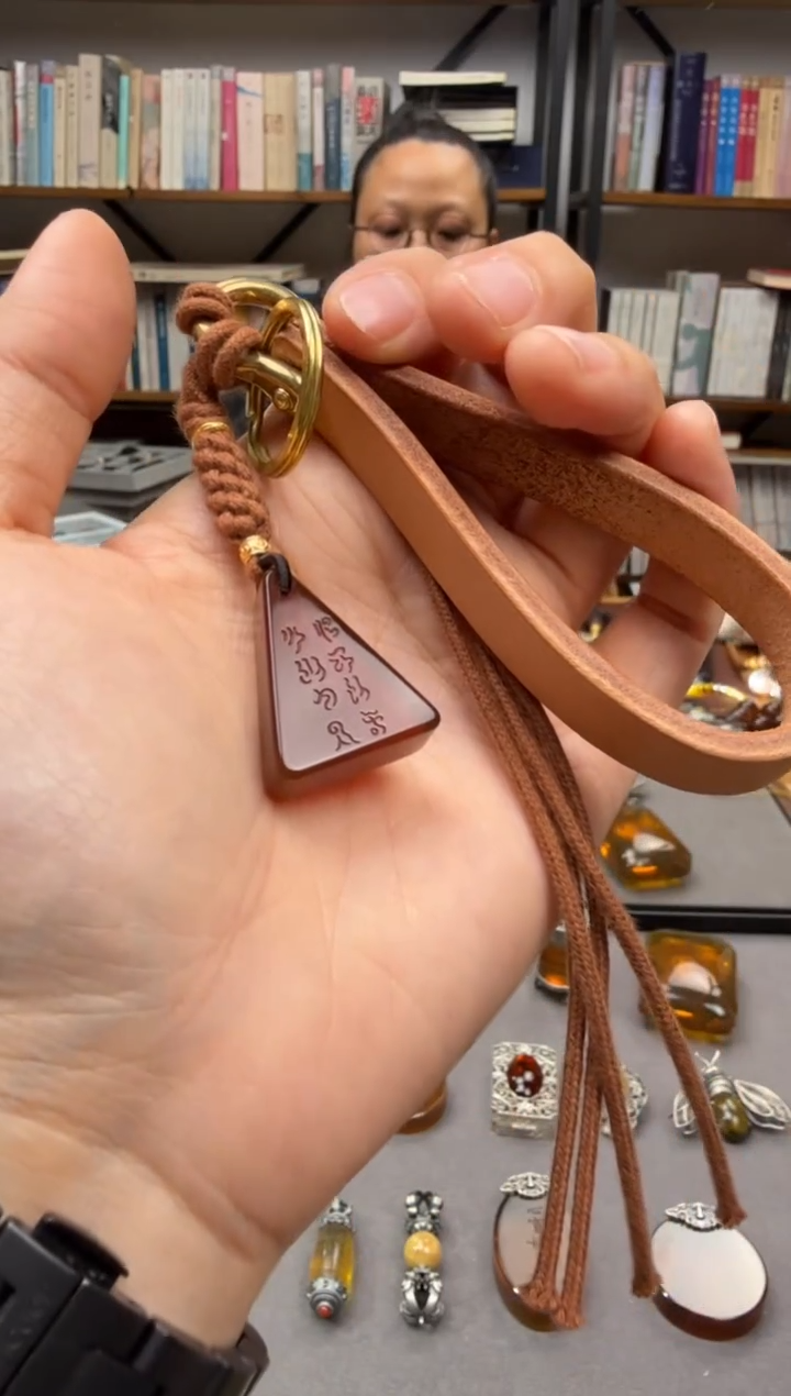 【闪购商品】琥珀颈饰未镶嵌道家钥匙扣