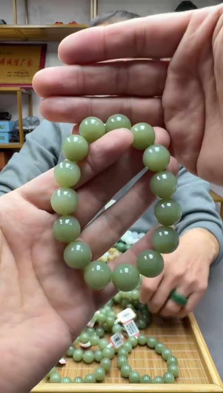 未镶嵌手链和田玉14华土沟竹叶青····圆珠