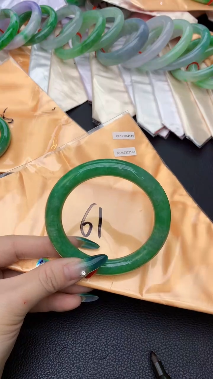 【闪购商品】翡翠手镯未镶嵌1018394177
