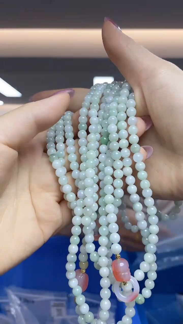 翡翠未镶嵌颈饰（多样性发一件）