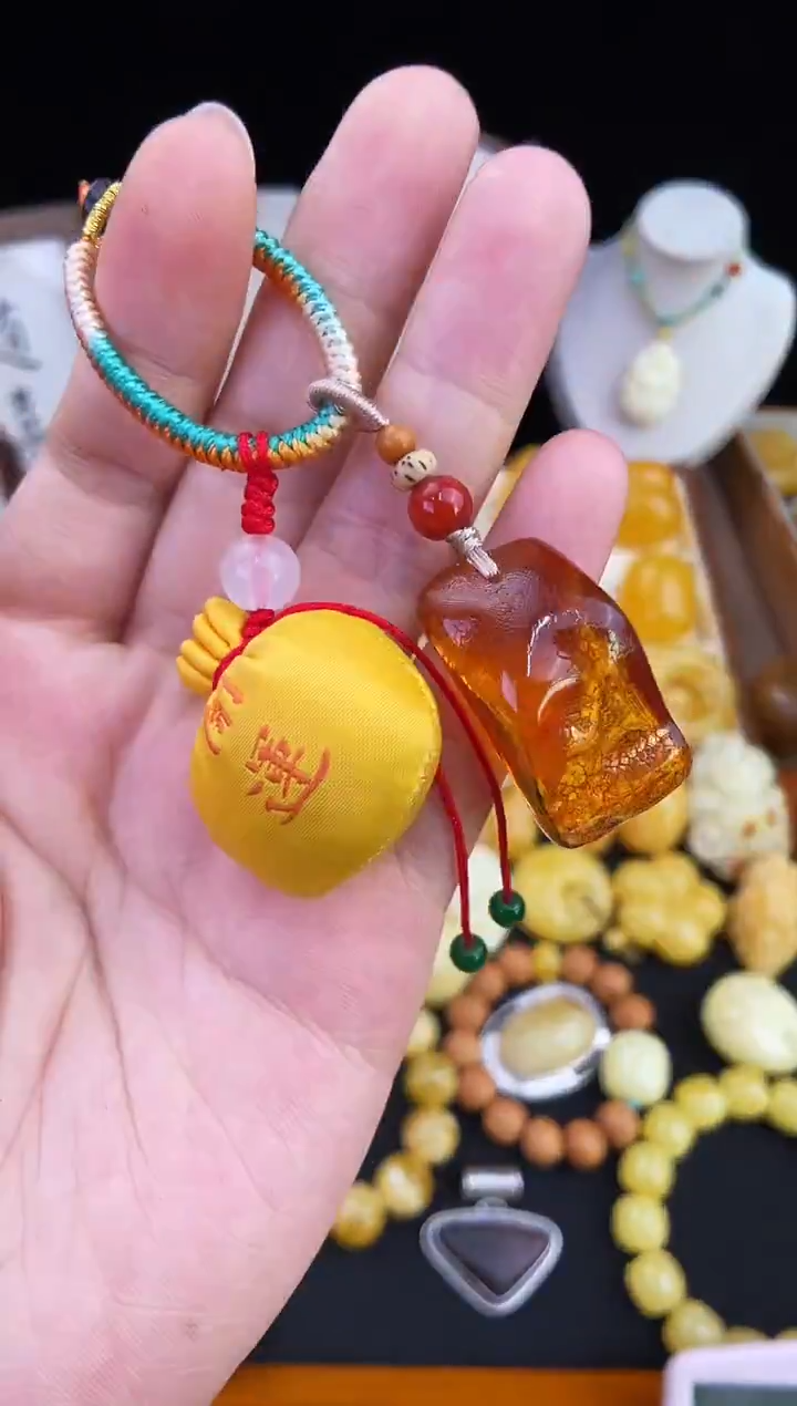 琥珀未镶嵌珠宝奇石柒月