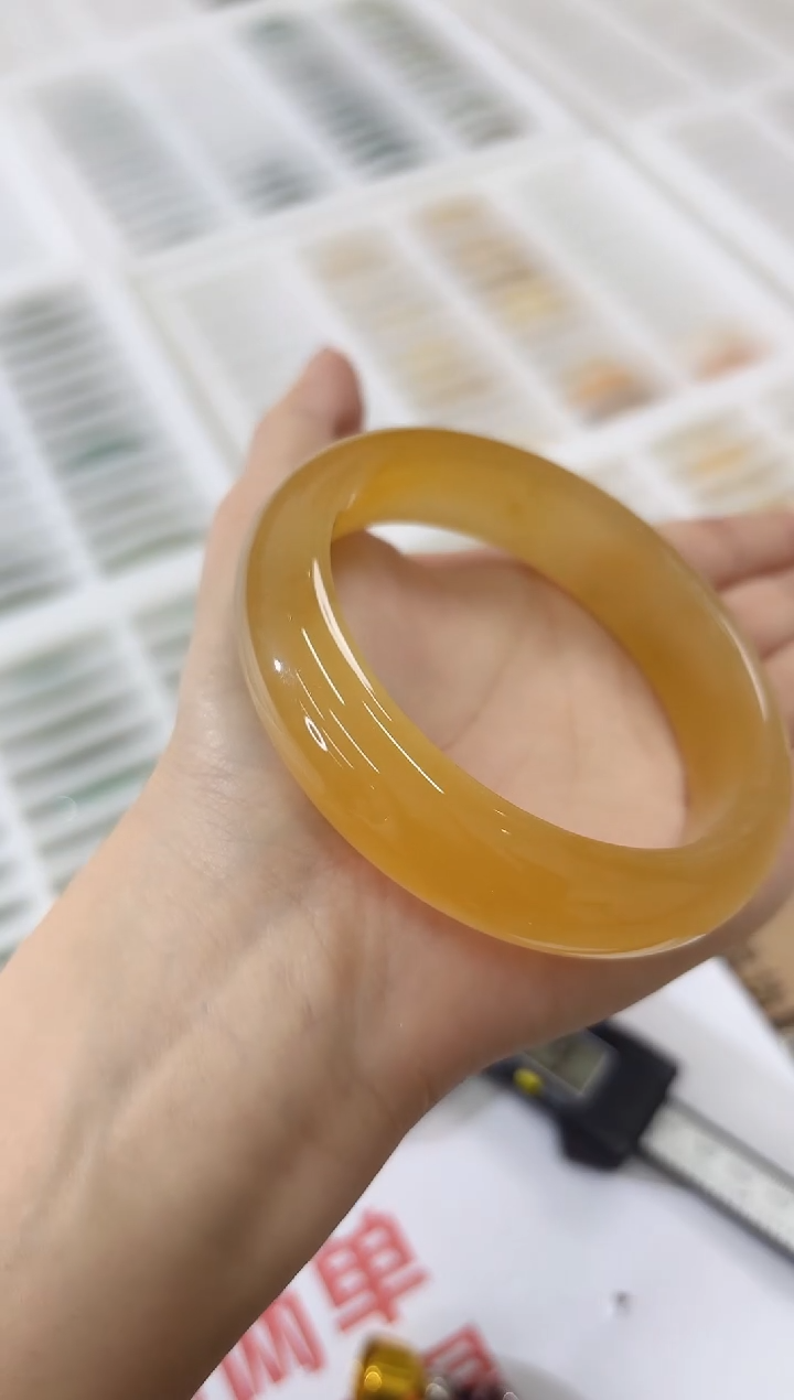 未镶嵌手镯石英质玉137-62HU