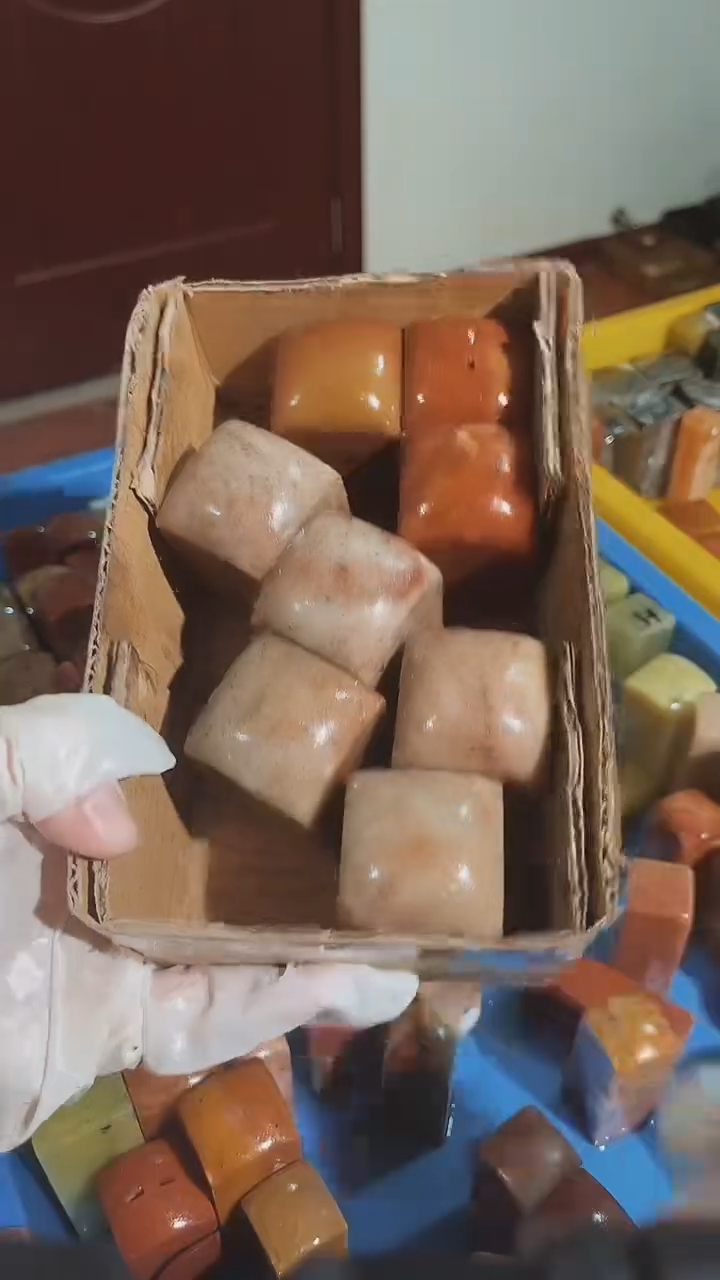 老挝石催*尔瑕疵不规则章