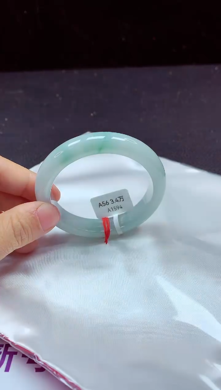 【闪购商品】翡翠手镯未镶嵌镯子56+