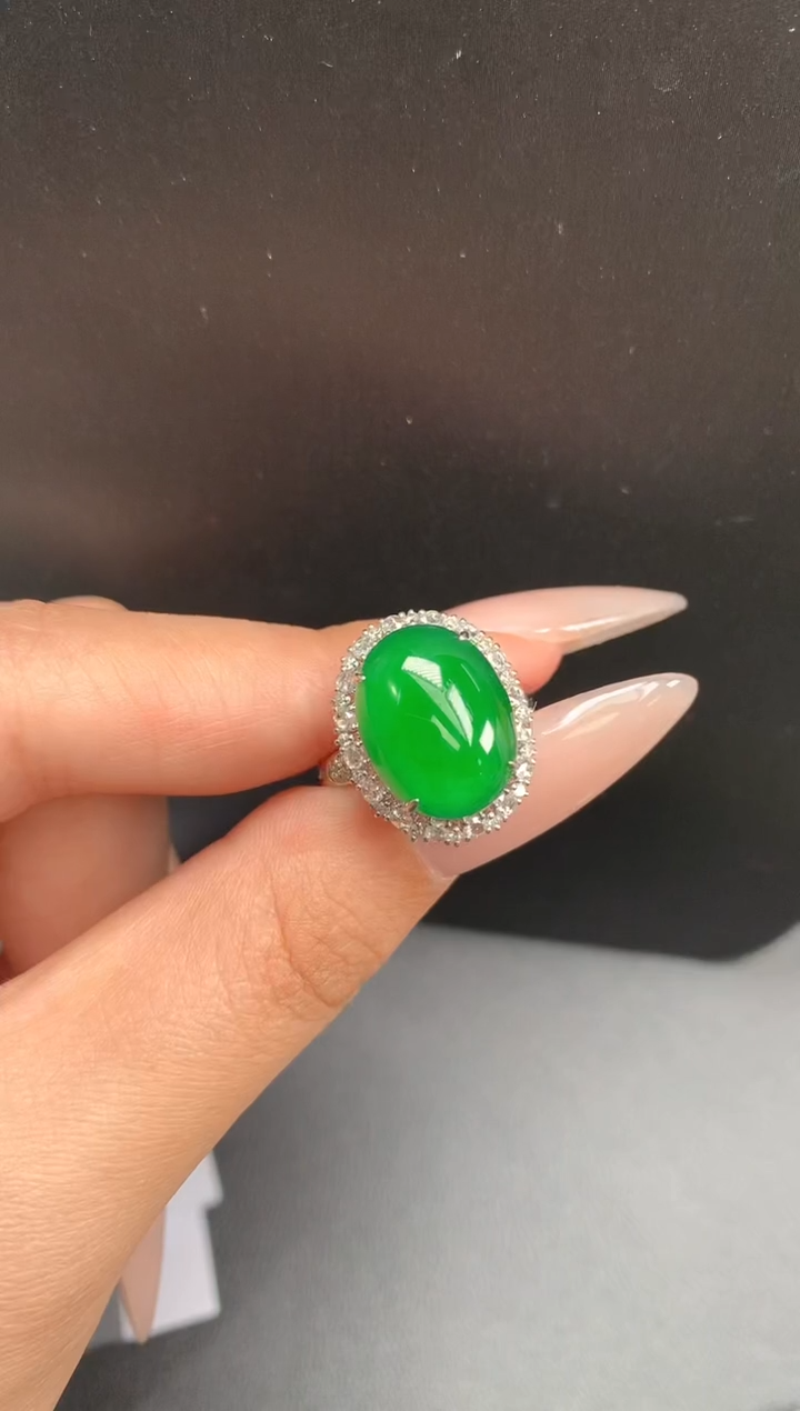 【闪购商品】翡翠颈饰18K金镶嵌蛋面